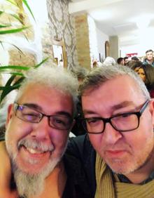 Imagen secundaria 2 - Fotos recogidas del muro de Facebook de Jokin, en las que aparece con sus numerosos amigos, como Paco Chica, Mauri La Estrella, Mamen Gallardo, Sara Múñoz, Josemi Lanuit, Paco Burgos, Olivia María González o Chus Linares.