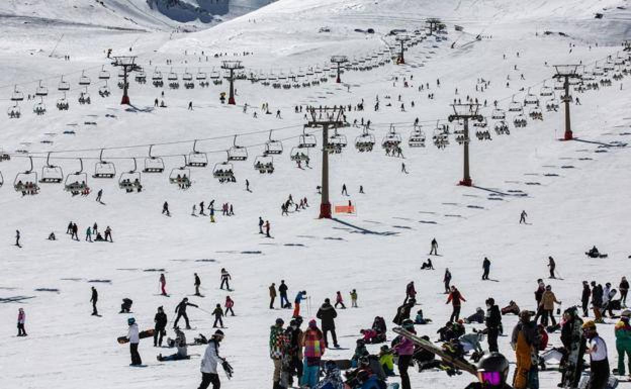 Imagen de archivo de la estación de esquí de Sierra Nevada.