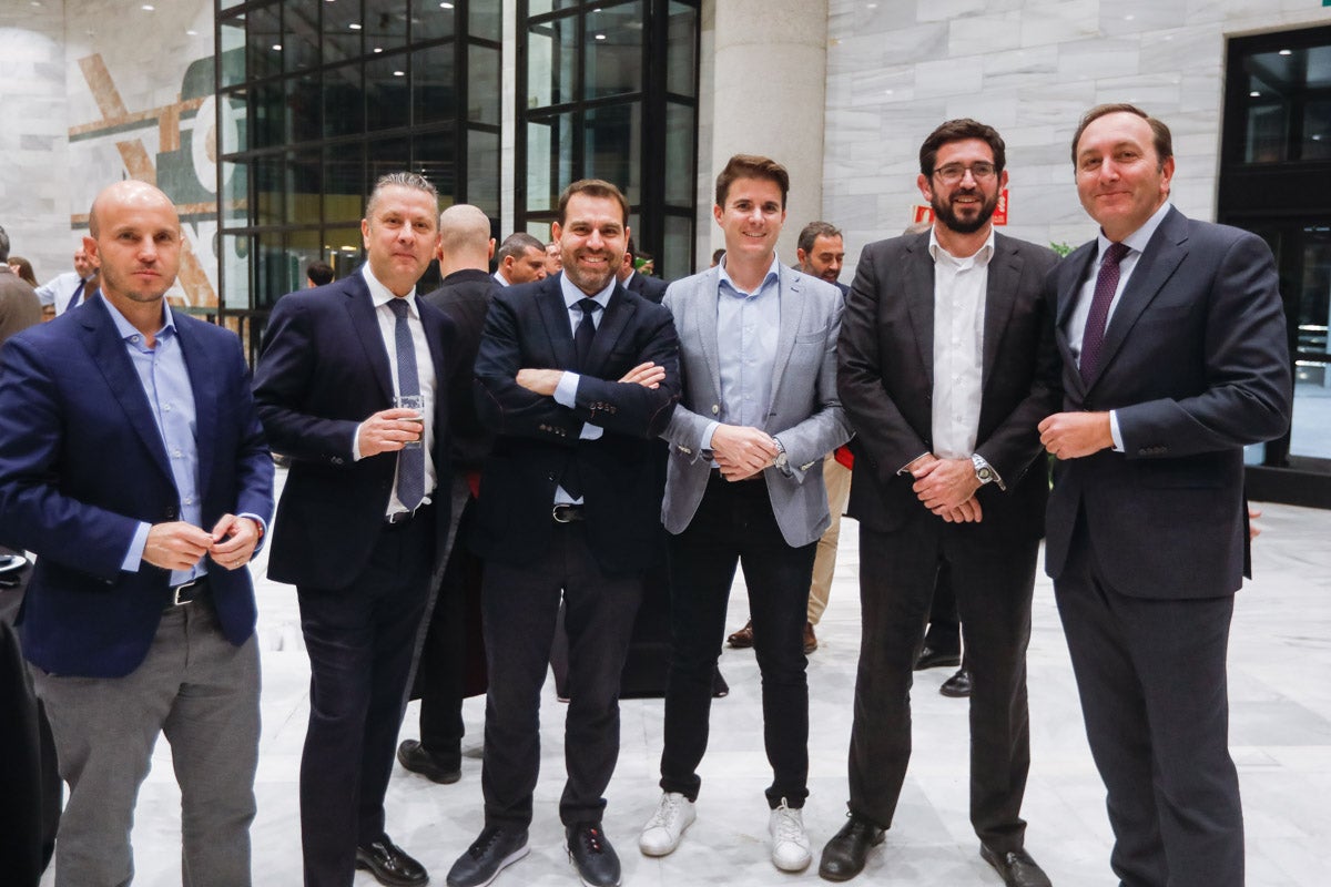 Los premiados e invitados tuvieron la ocasión de hablar distendidamente durante el cóctel posterior a la gala