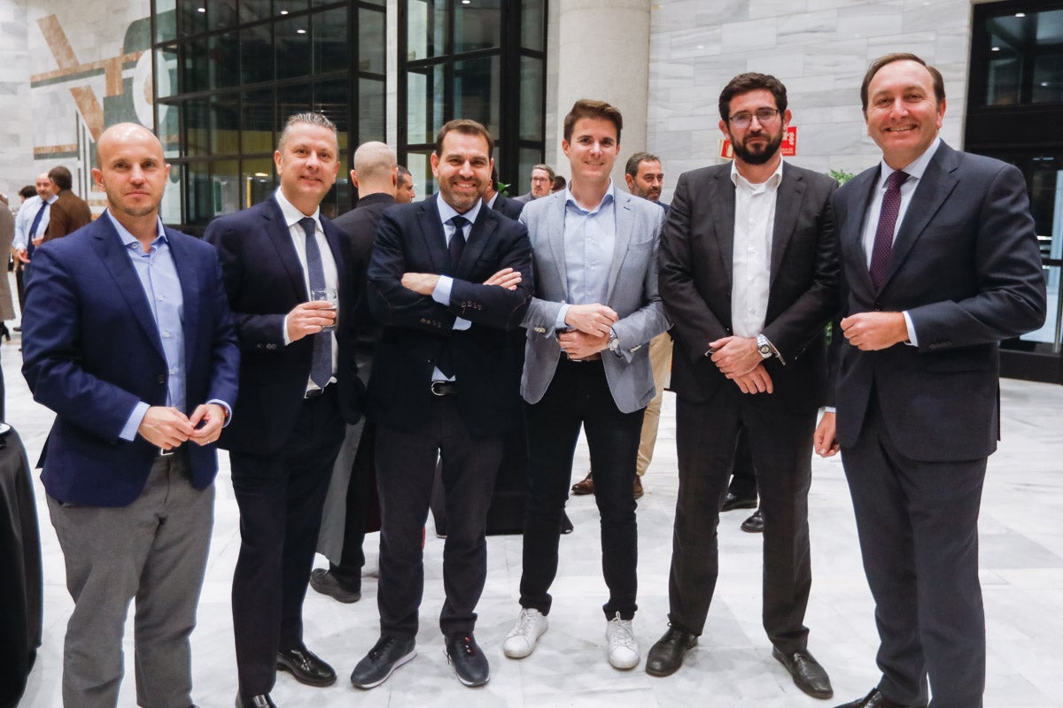 Los premiados e invitados tuvieron la ocasión de hablar distendidamente durante el cóctel posterior a la gala