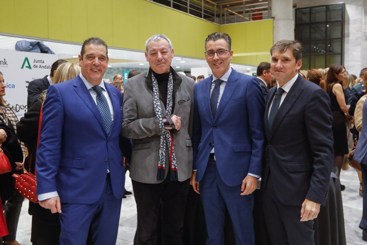 Los premiados e invitados tuvieron la ocasión de hablar distendidamente durante el cóctel posterior a la gala