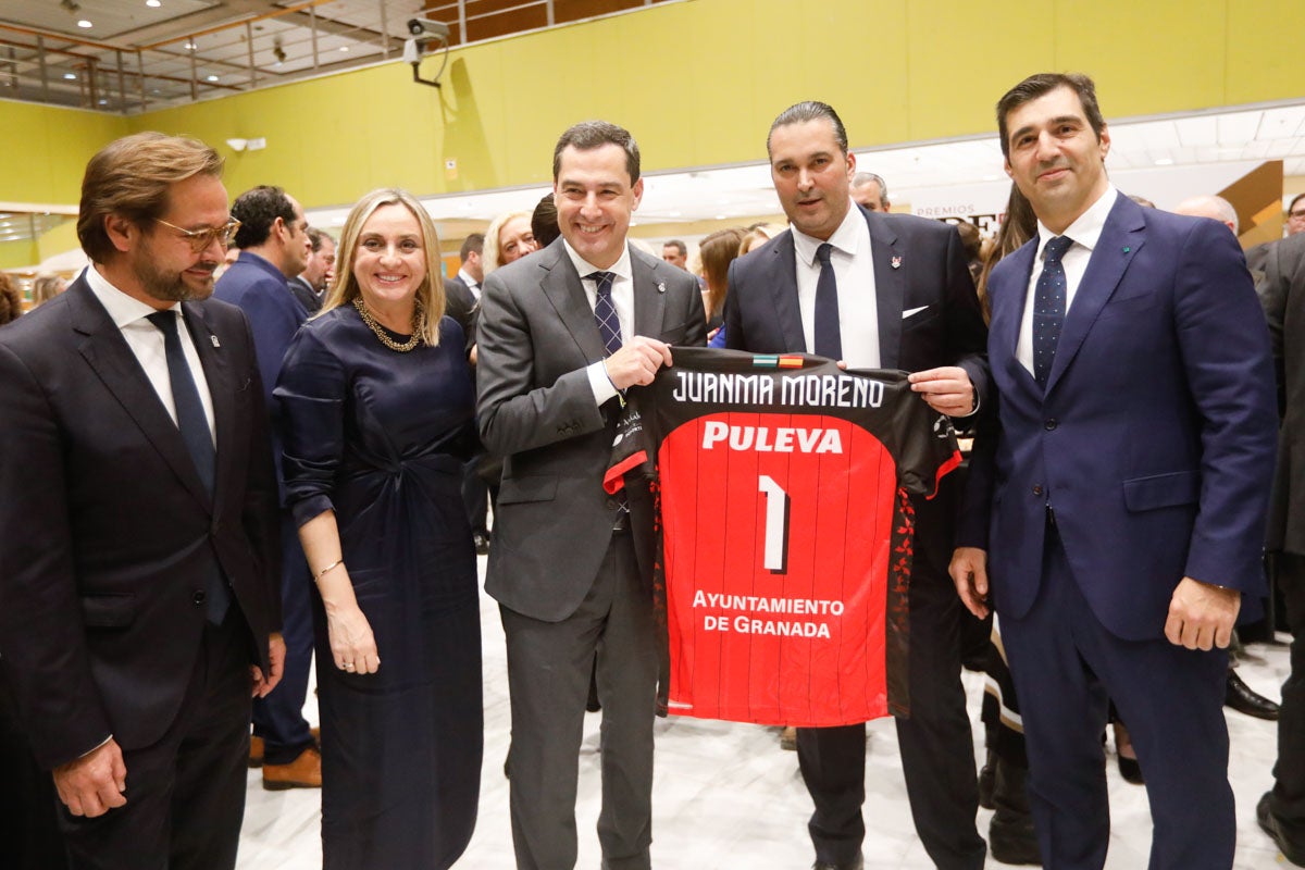 Los premiados e invitados tuvieron la ocasión de hablar distendidamente durante el cóctel posterior a la gala