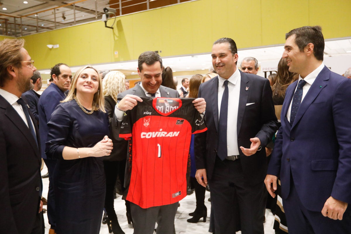 Los premiados e invitados tuvieron la ocasión de hablar distendidamente durante el cóctel posterior a la gala