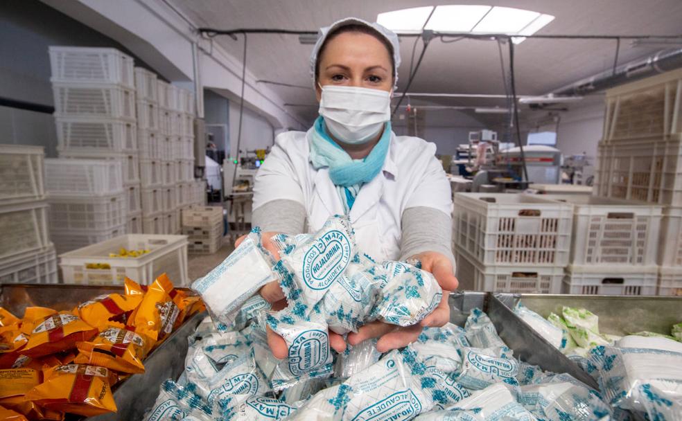 Las hojaldrinas de Productos Mata, desde el interior de su fábrica.
