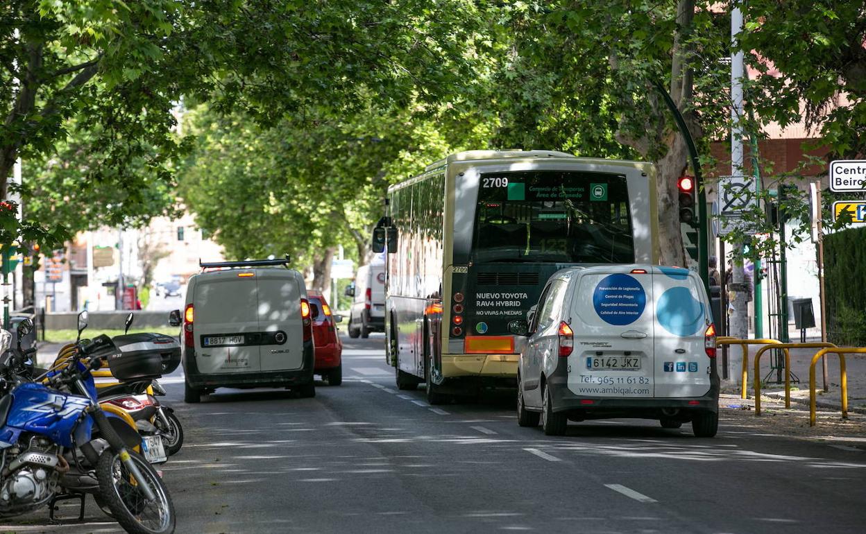 Los hechos ocurrieron el pasado mes de marzo en una entidad financiera de esta vía de la capital. 