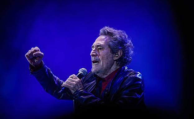 Miguel Ríos, en su último concierto en Granada. 