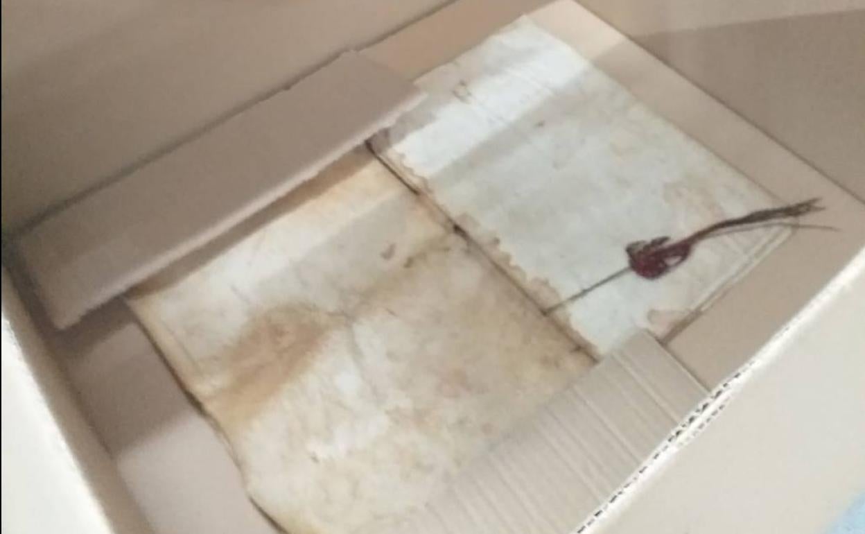 Uno de los documentos históricos afectados sobre los que se tuvo que intervenir. 