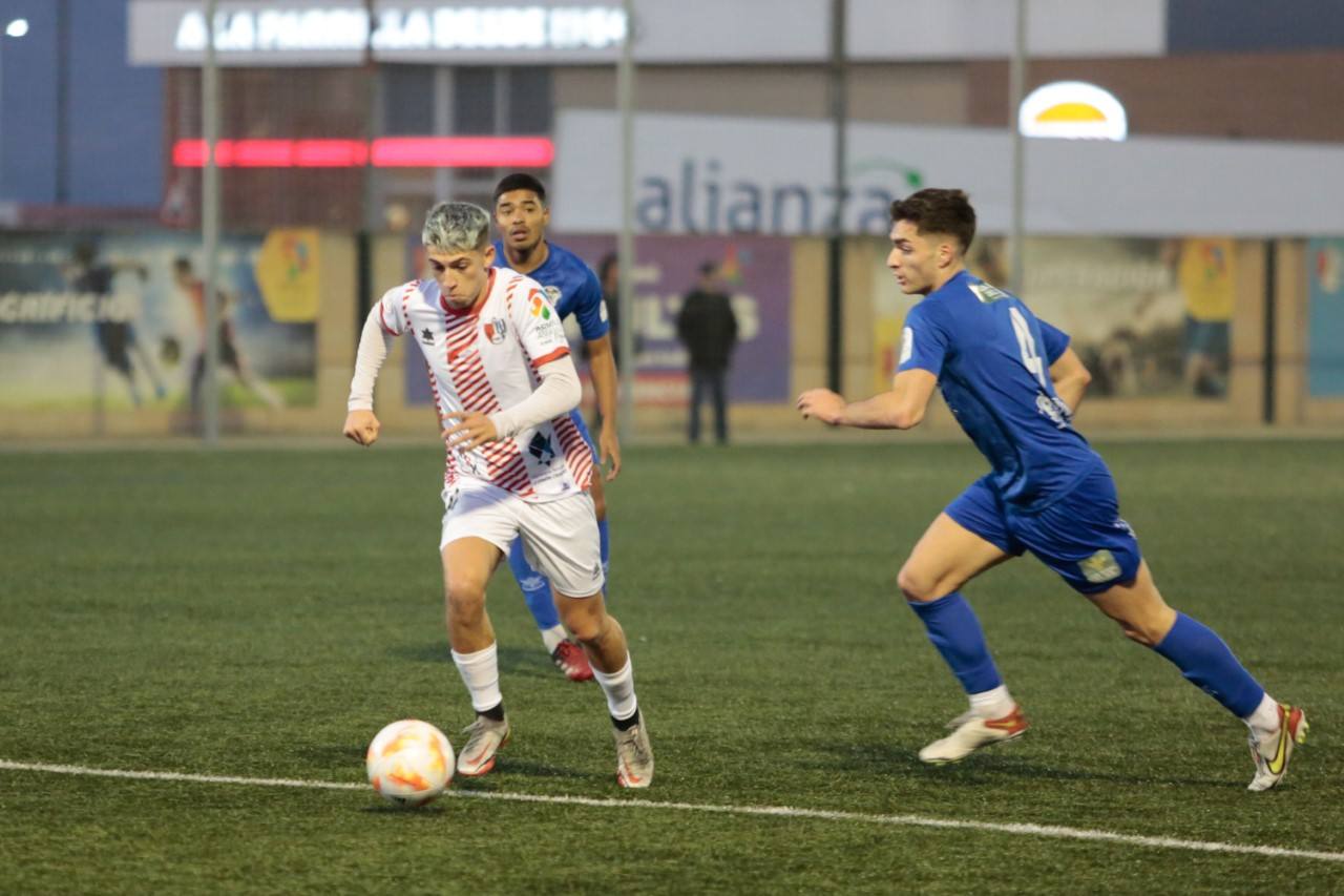 El local Carrillo tuvo una clara ocasión para inaugurar el marcador en el primer tiempo. 
