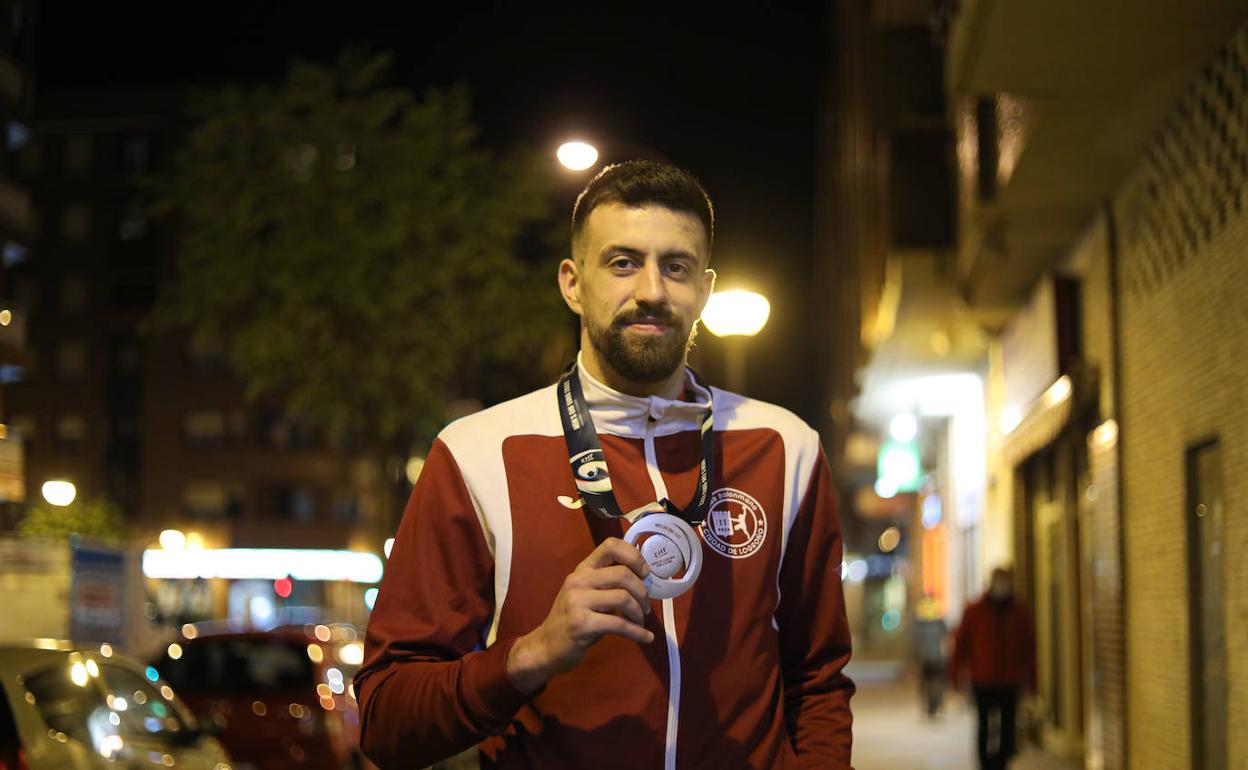 El almeriense Agustín Casado con la plata del último mundial. 