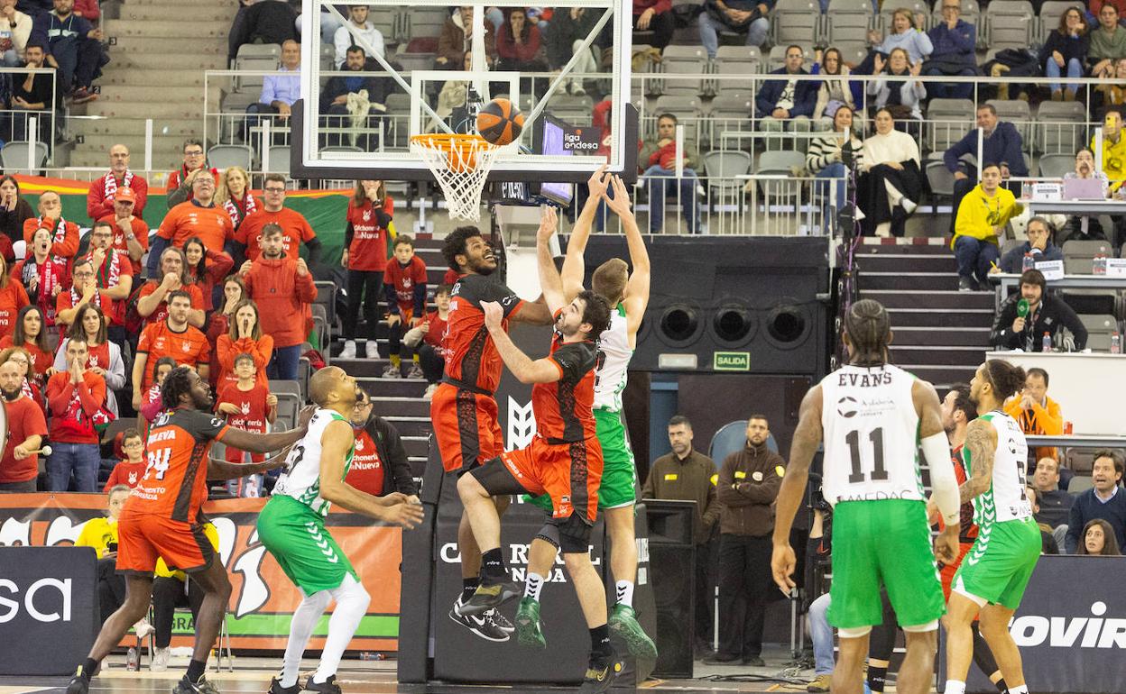 Cristiano Felicio y Luke Maye, las dos estrellas interiores del Covirán, están lesionados y de larga duración, lo que debilita el rebote del Covirán