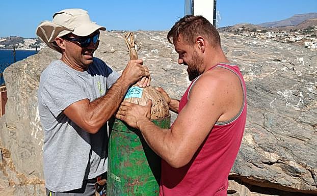 Imagen principal - Imágenes de los familiares de Diego.