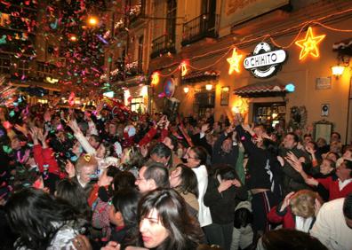 Imagen secundaria 1 - La carroza de IDEAL en los desfiles de los Reyes Magos por Granada.