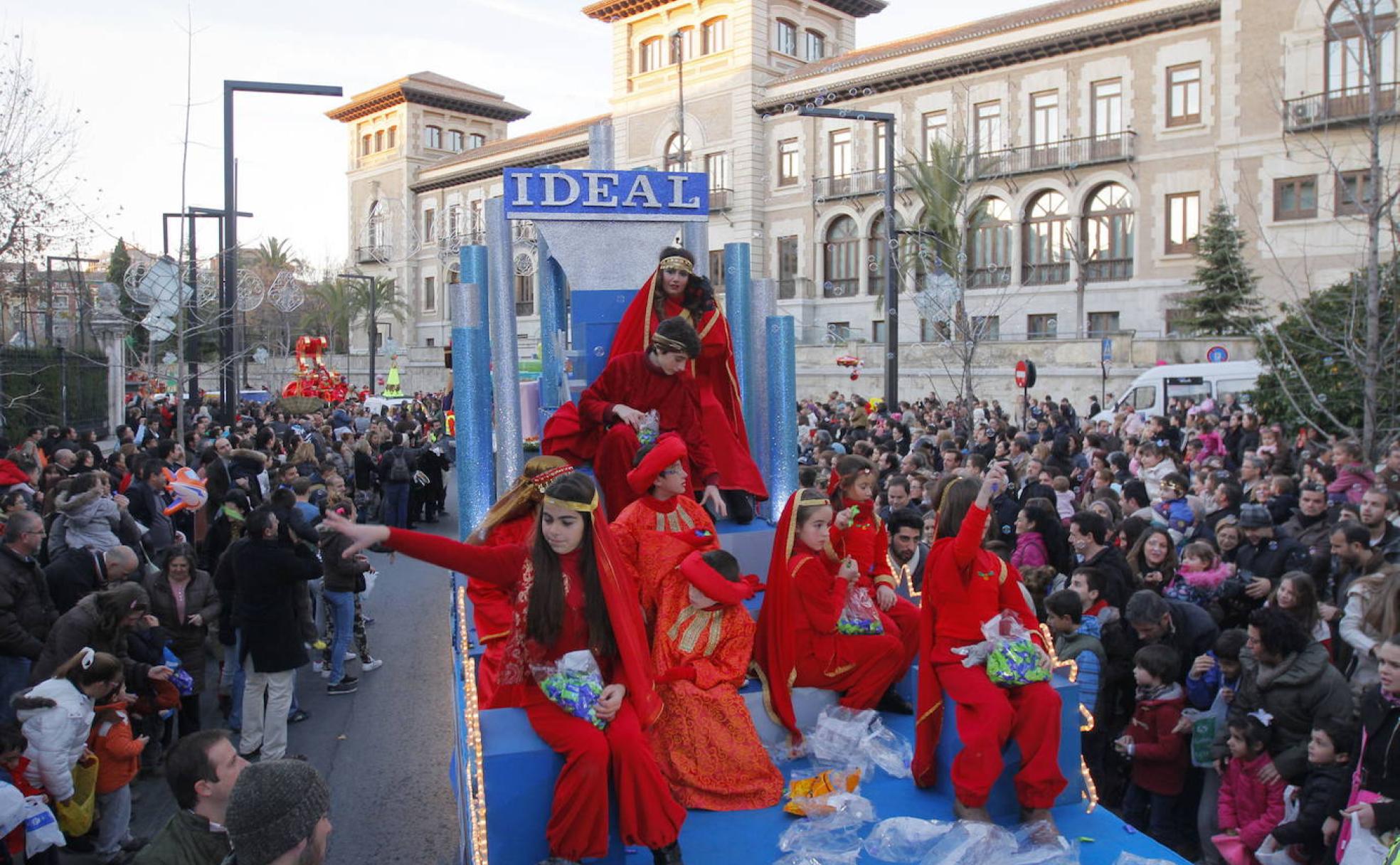 Carroza de IDEAL en la Cabalgata de 2014.