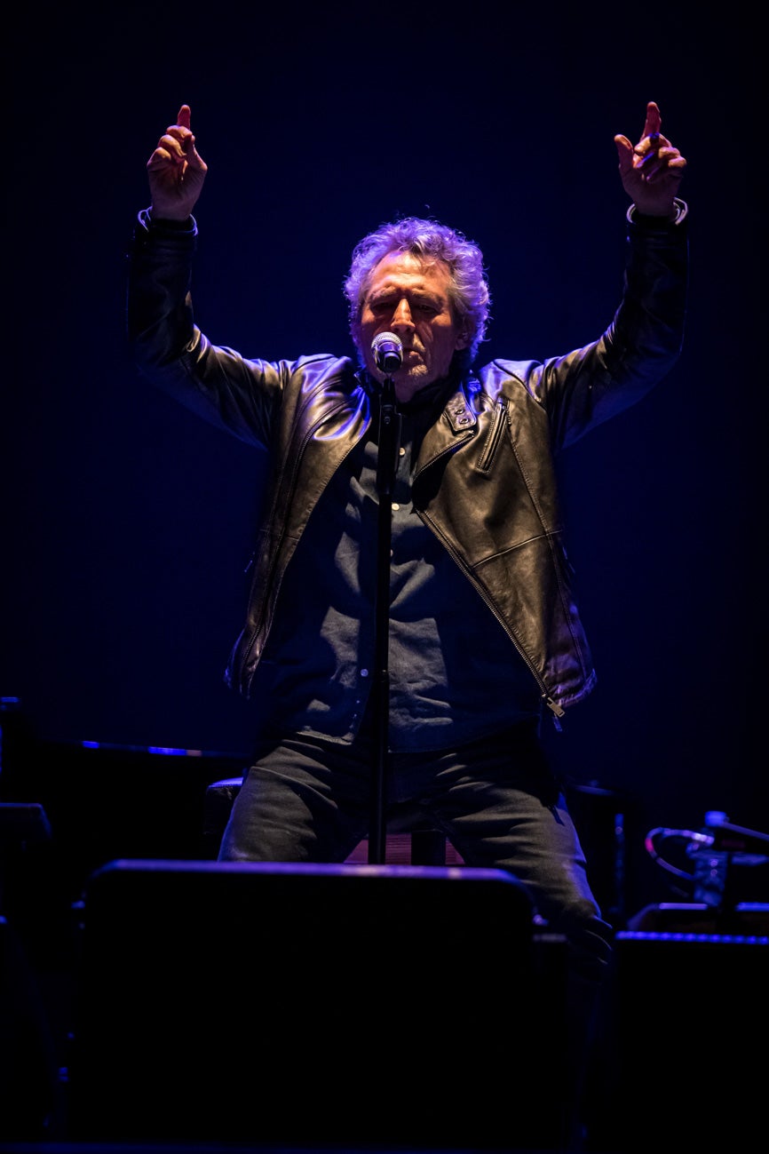 Momento del acto en el teatro Isabel la Católica.