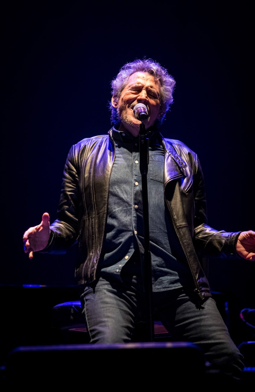 Momento del acto en el teatro Isabel la Católica.