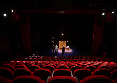 Imagen secundaria 1 - Ensayo general en el Teatro Alhambra. 