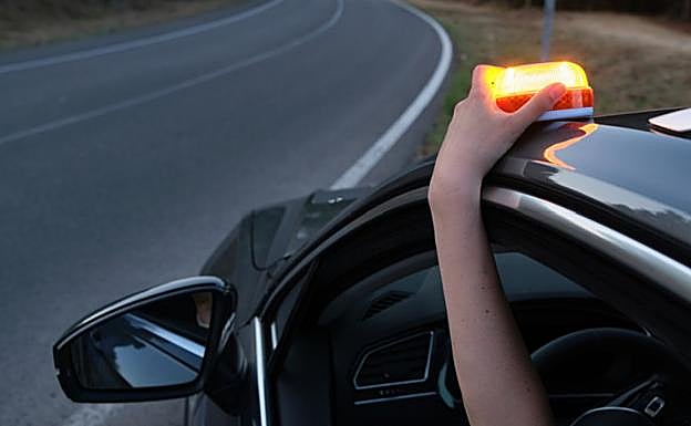 Adiós a los triángulos de emergencia: la señal V16 geolicalizada ya tiene fecha oficial.