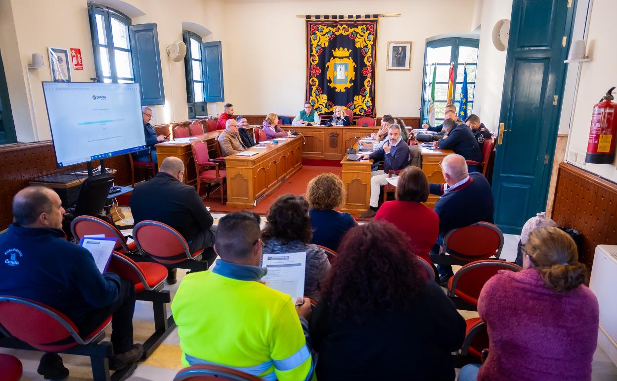 Salón de Plenos de Níjar durante la presentación y organización de los eventos festivos. 