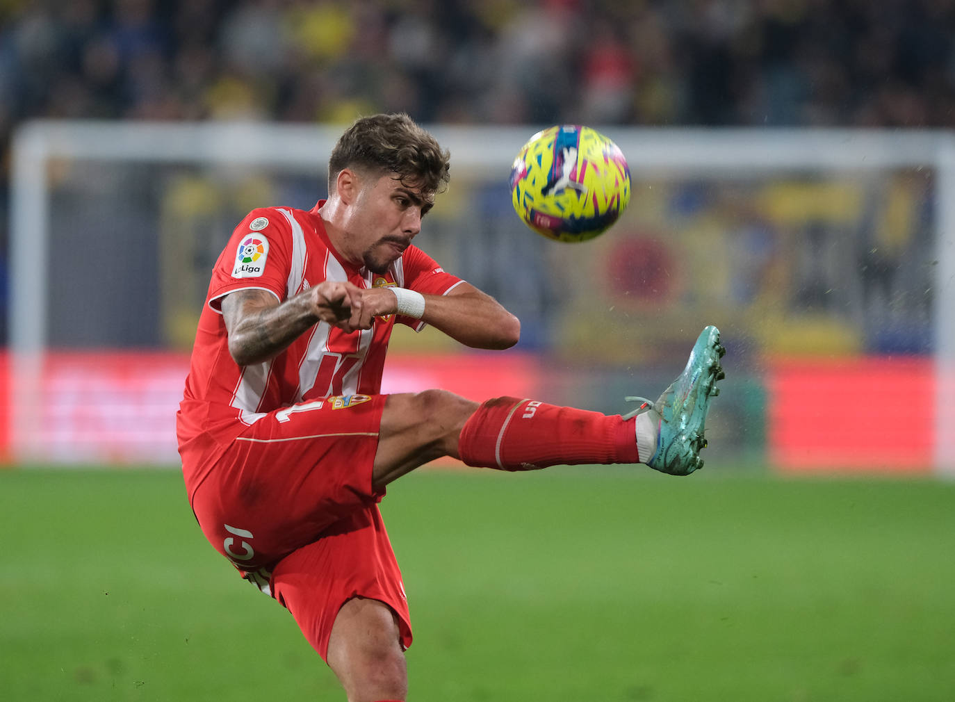 Lance del partido disputado entre el Cádiz y la UD Almería.