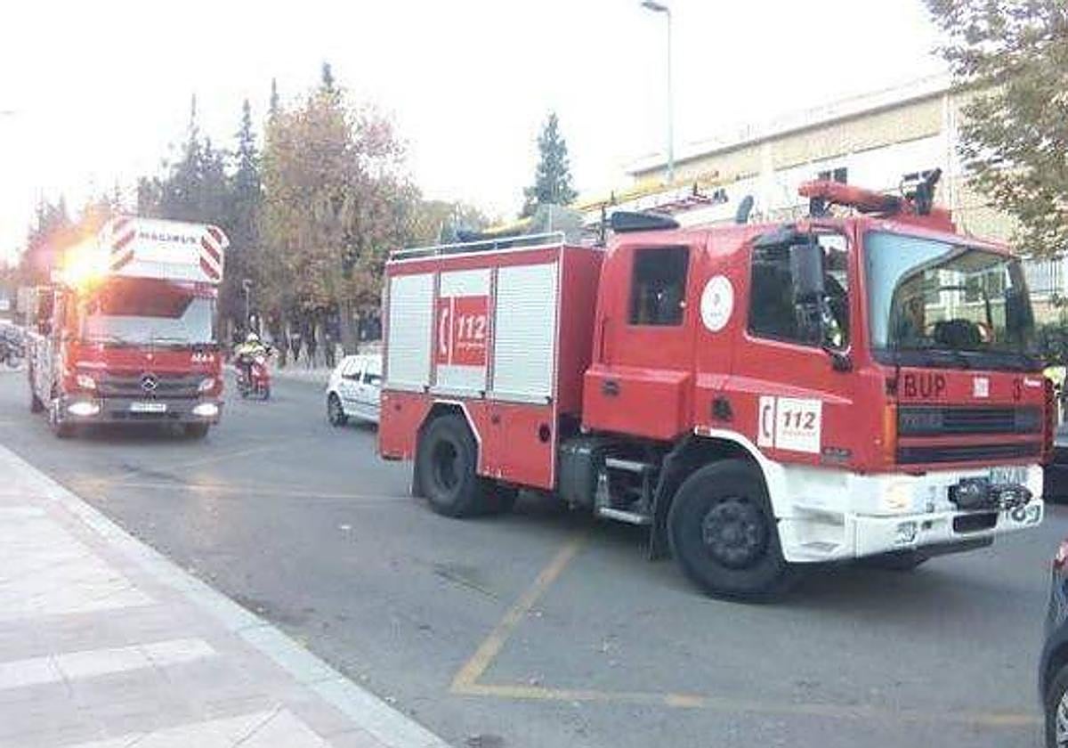 Camiones de bomberos en una foto de archivo.