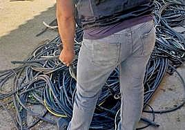 Cableado intervenido por la Guardia Civil en una imagen de archivo.