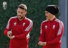 Quini habla con José Callejón.