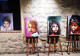 Los rostros de niños del Tercer Mundo en la exposición de Jacinto Hervás.