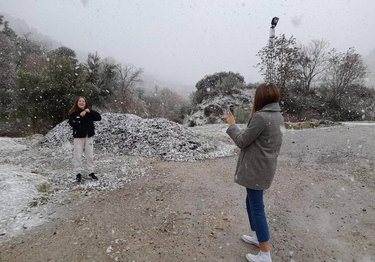 Algunas zonas del norte de la provincia registran nevadas este sábado.