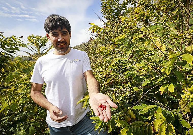 Manolo Mateos, en su finca.