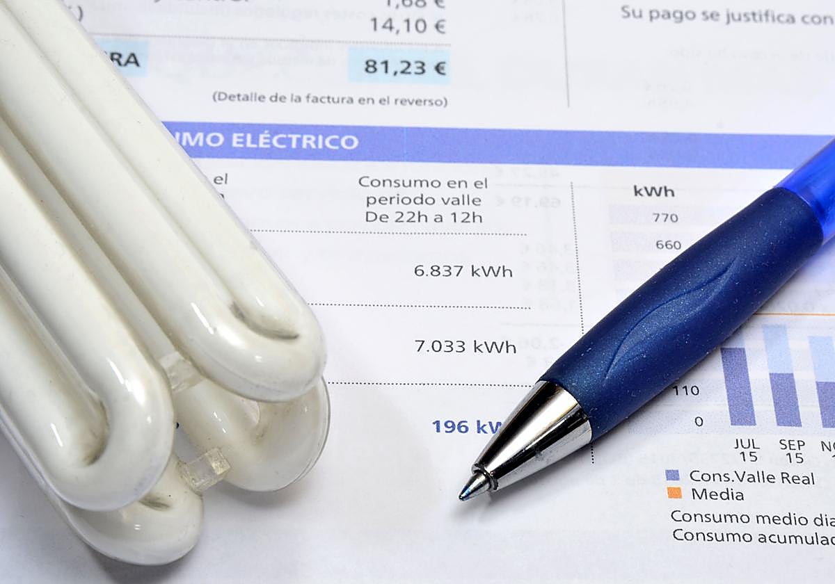La OCU lanza un aviso sobre la contratación de la factura de la luz