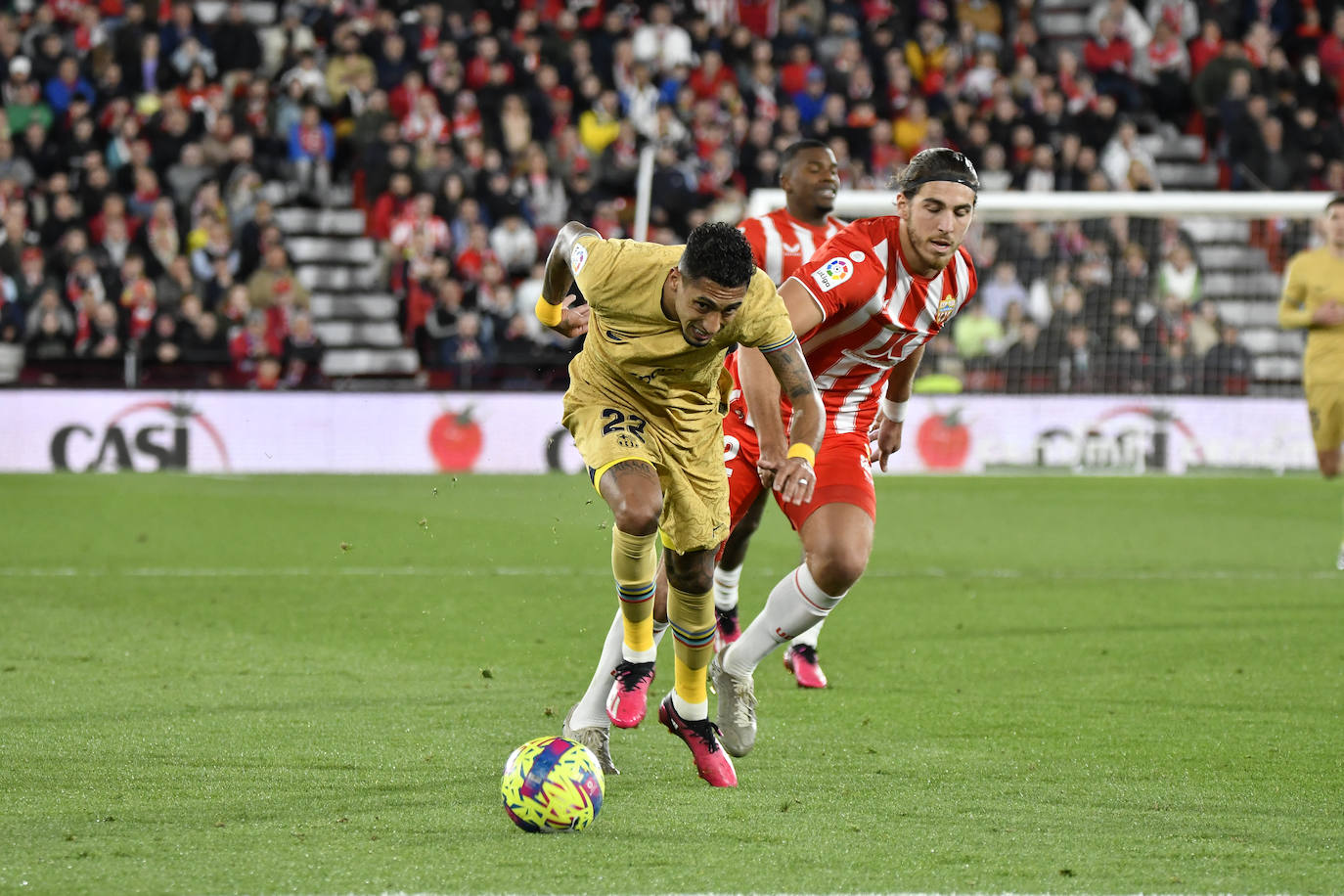 El Almería sella una victoria para dejar atrás el infierno