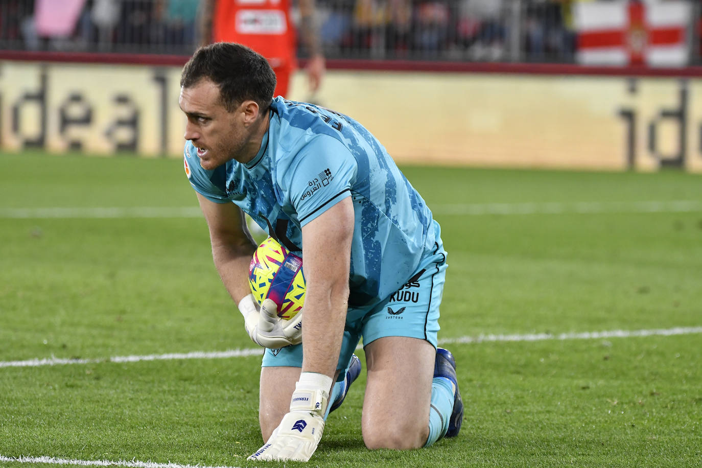 El Almería sella una victoria para dejar atrás el infierno