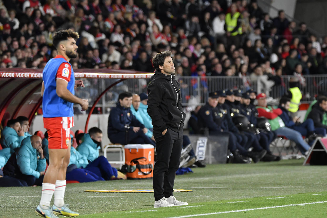 El Almería sella una victoria para dejar atrás el infierno