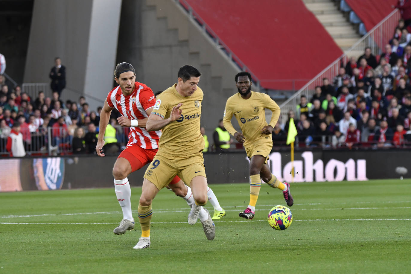 El Almería sella una victoria para dejar atrás el infierno