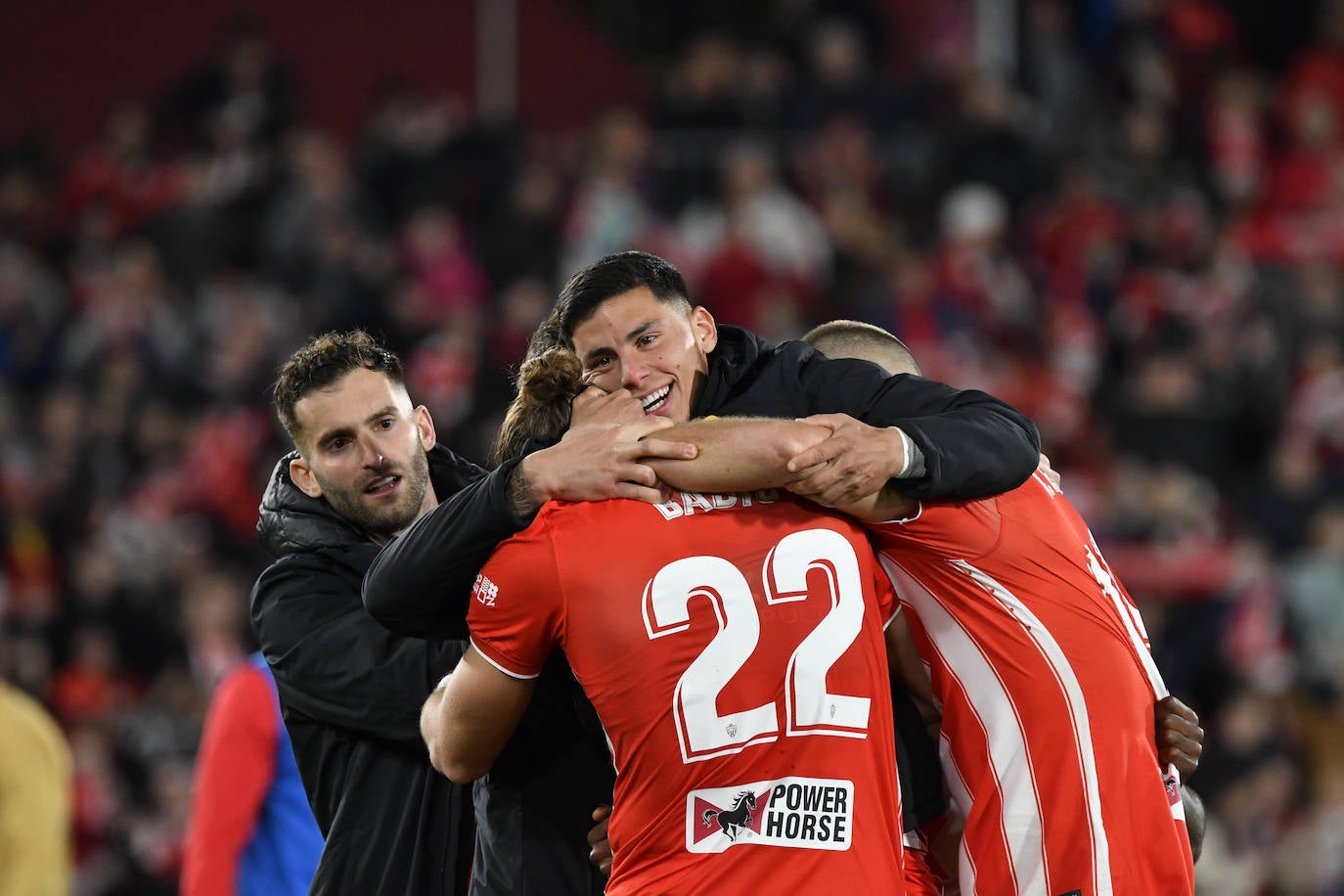 El Almería sella una victoria para dejar atrás el infierno