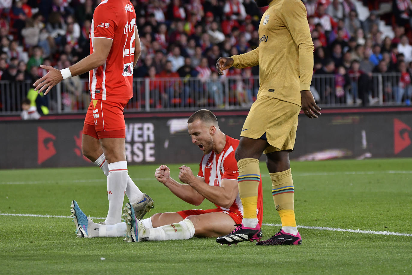 El Almería sella una victoria para dejar atrás el infierno
