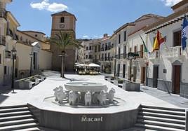 Vista de la plaza de Macael.