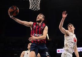 Canasta de Max Heidegger ante el Casademont Zaragoza.