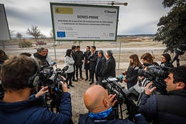 El alcalde y otros representantes socialistas esta pasada semana visitando las obras en Escúzar.