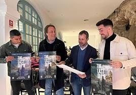José Manuel Higueras y Julio Millán junto con los promotores de la serie 'The Last Olive'.