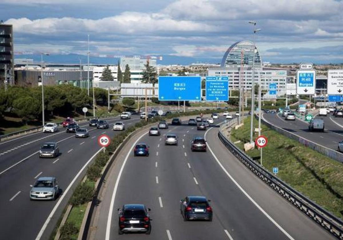 Aviso de la DGT sobre un mal hábito que tienen la mayoría de conductores.