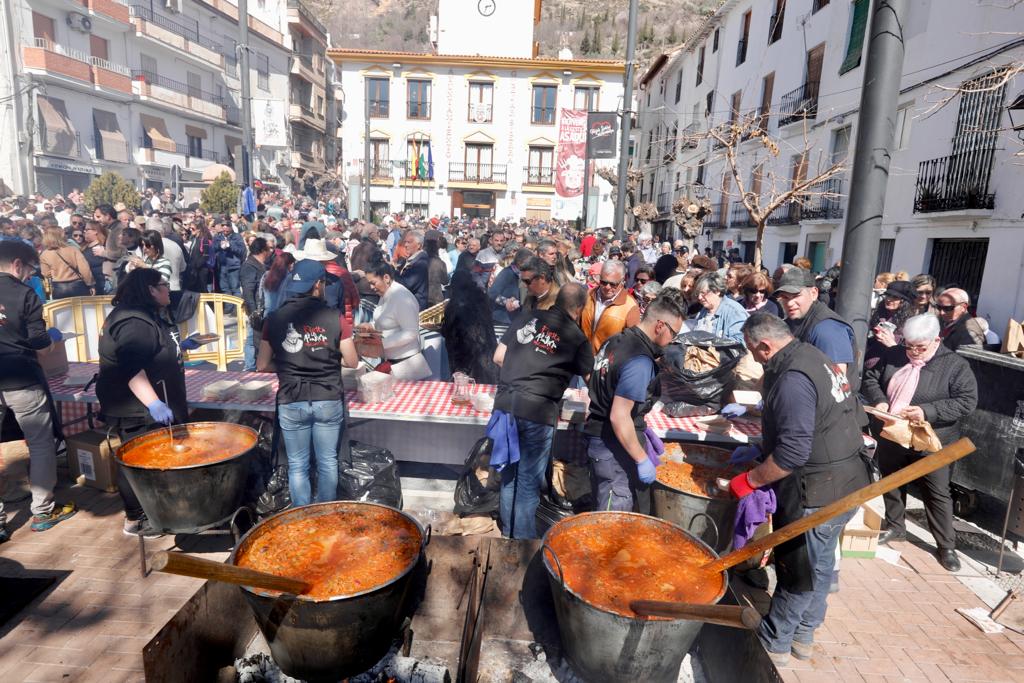 Más de 3.000 personas se dan cita en la Fiesta de la Asadura de Güejar