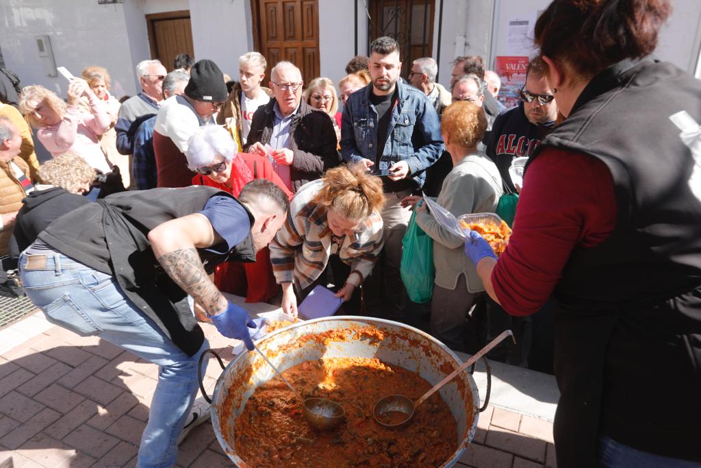 Más de 3.000 personas se dan cita en la Fiesta de la Asadura de Güejar