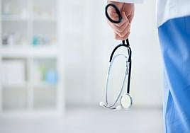 Cuatro de cada diez médicos de Jaén se jubilará en menos de una década