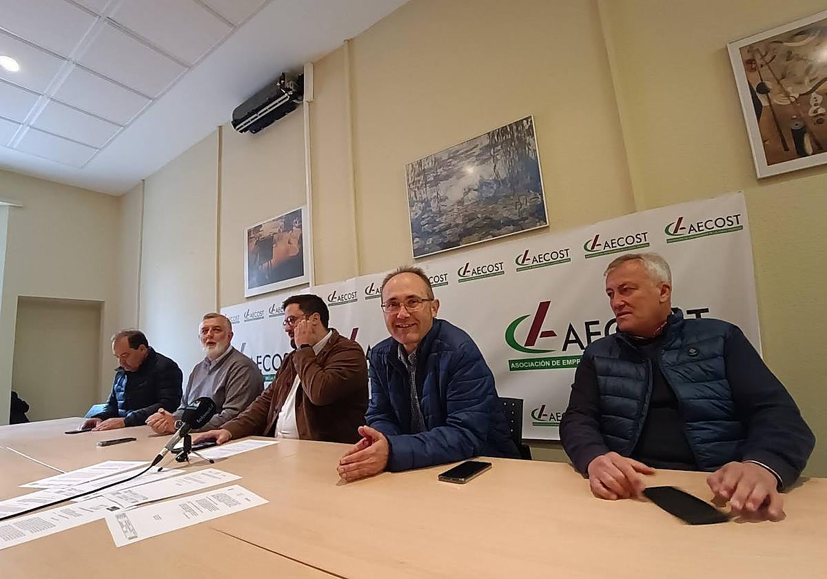 Los empresarios, en rueda de prensa.