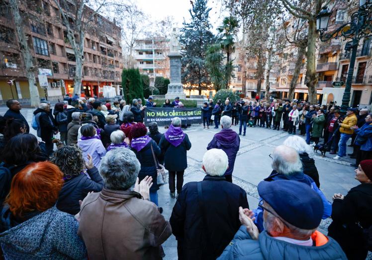 Un centenar de personas participaron en el homenaje.