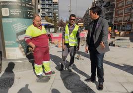 El alcalde de Granada, Paco Cuenca, este miércoles en la zona de obras.