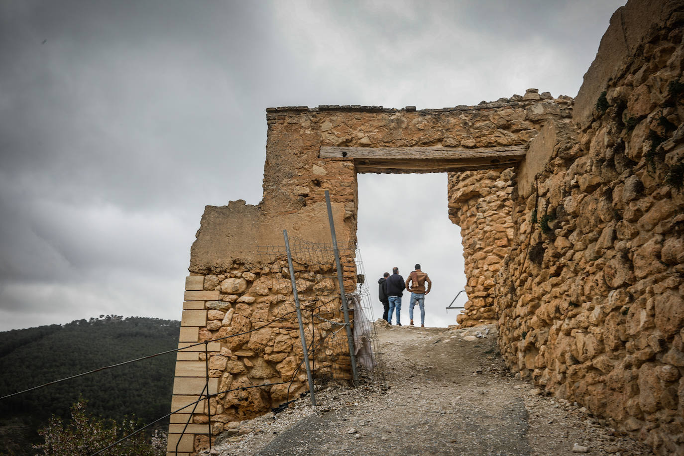 Imagen secundaria 2 - El castillo tiene siete siglos de historia. 