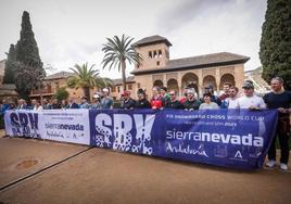 Representantes institucionales y deportistas, en El Partal de la Alhambra.