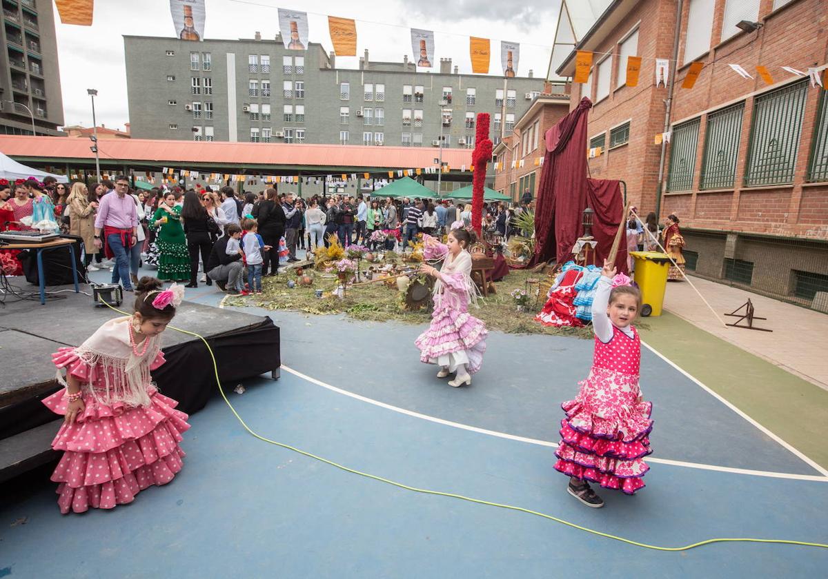 Día de la Cruz celebrada en el colegio Genil de Granada.